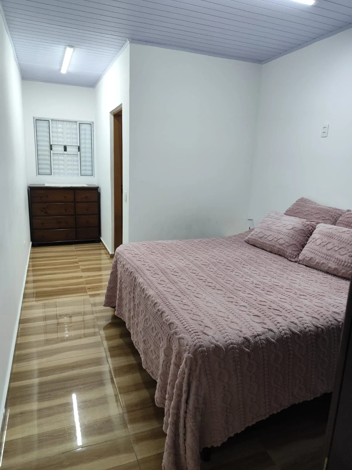 Quarto com cama de casal
