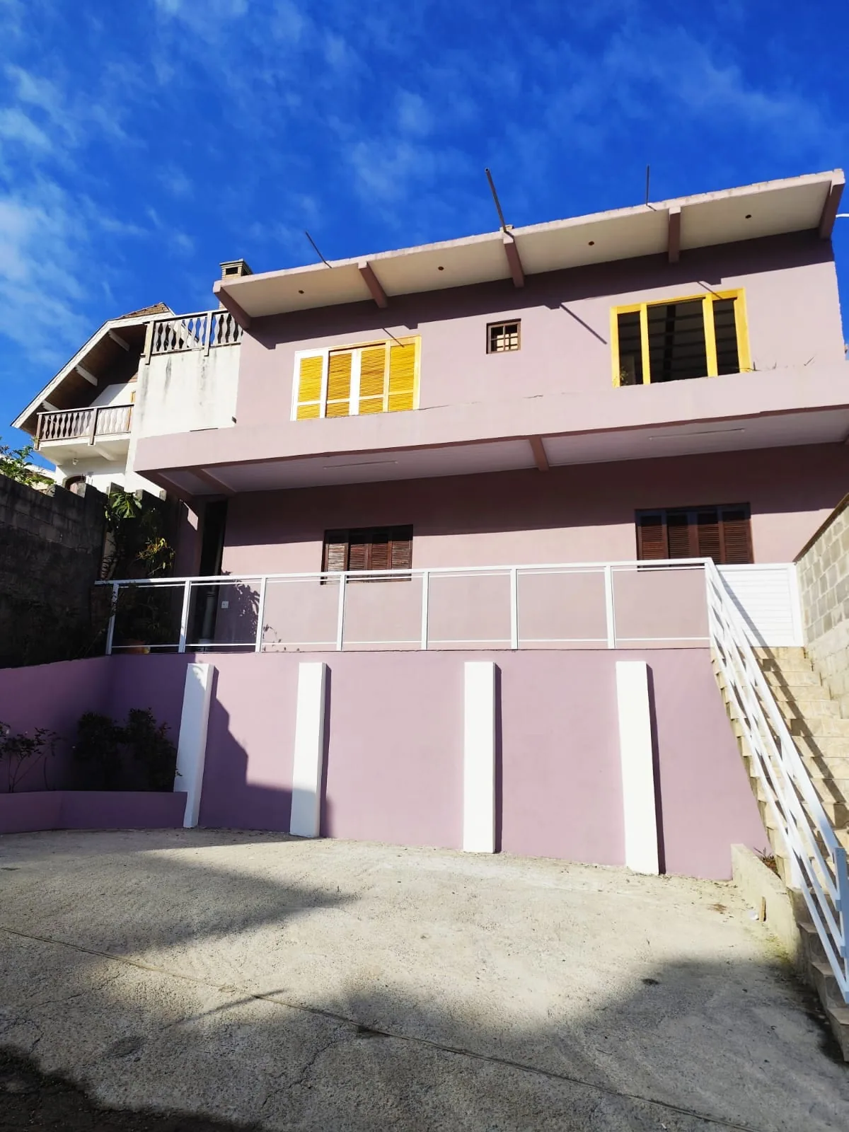 Fachada da Casa Sonata em Campos do Jordão