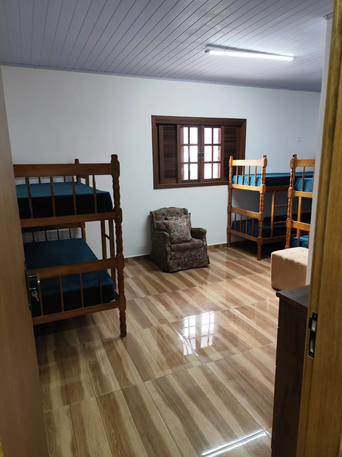 Quarto 2 com beliches